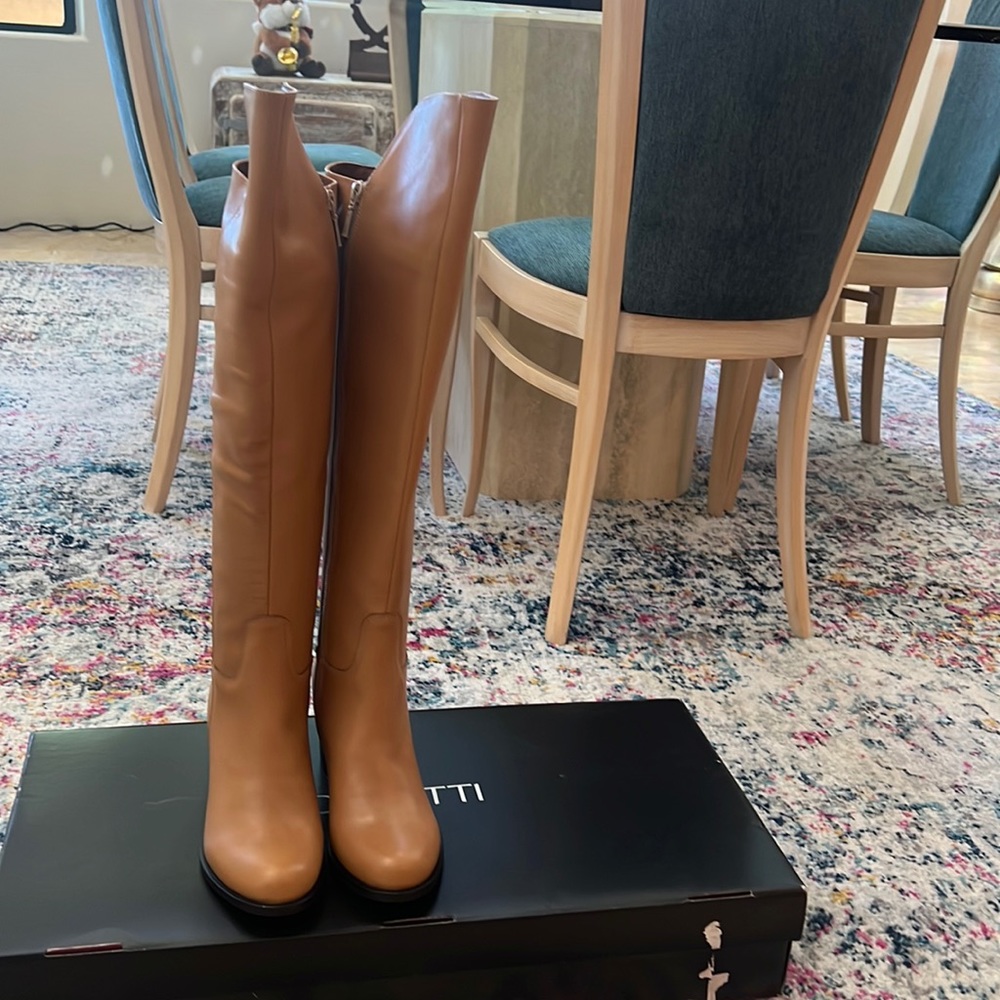 Made in Italy, size 38, color: caramel. Brand new with box